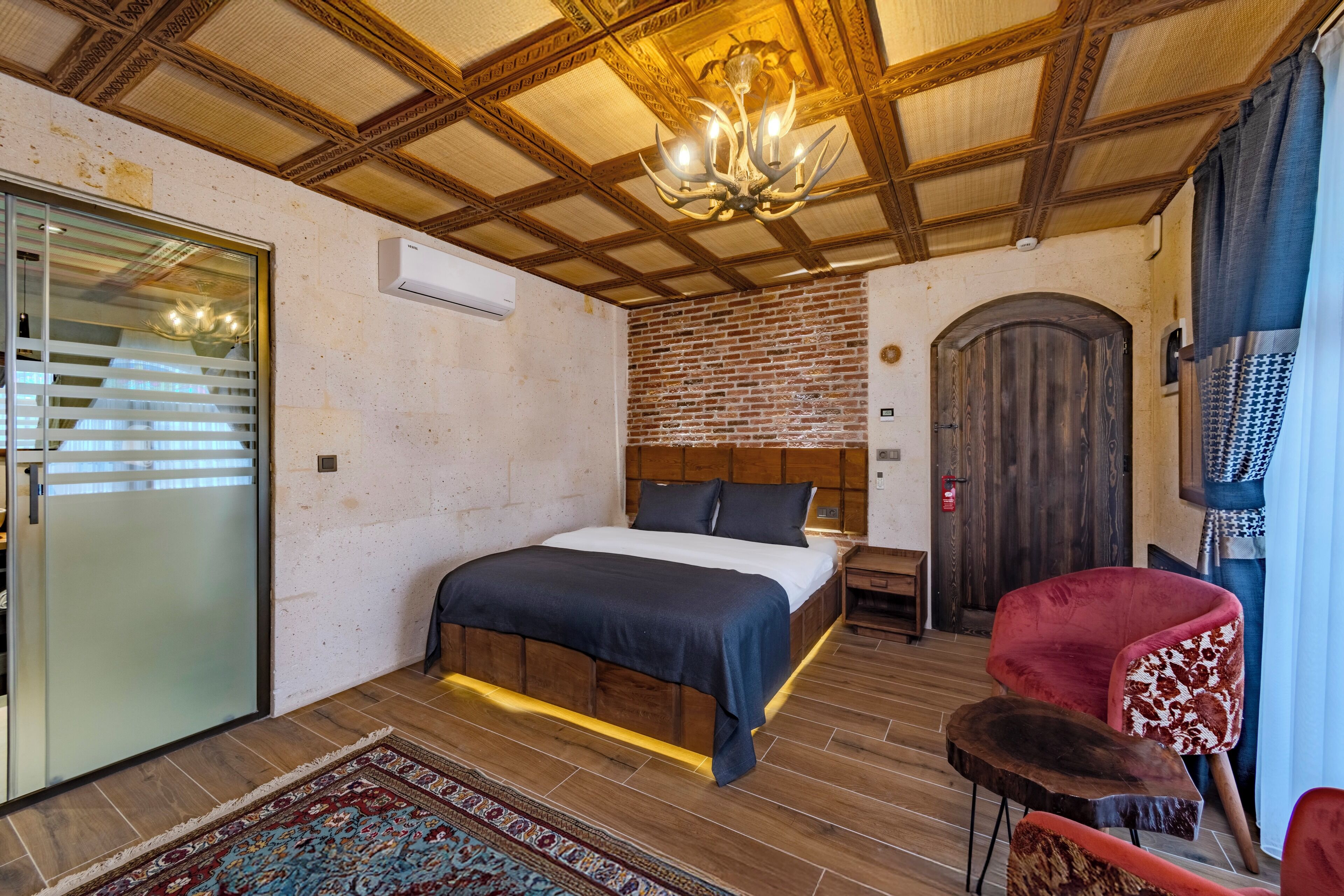 Deluxe Room | Premium bedding, memory foam beds, minibar, iron/ironing board