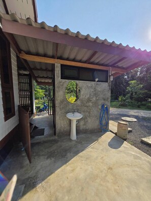 Casa, 1 habitación, para fumadores, vista al jardín | Terraza o patio