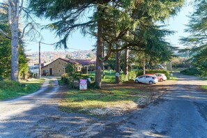 Property grounds - Studio "Peaceful Retreat in Sarlat-la-Canéda" with Private Terrace, Parking & AC (Sarlat-la-Canéda)