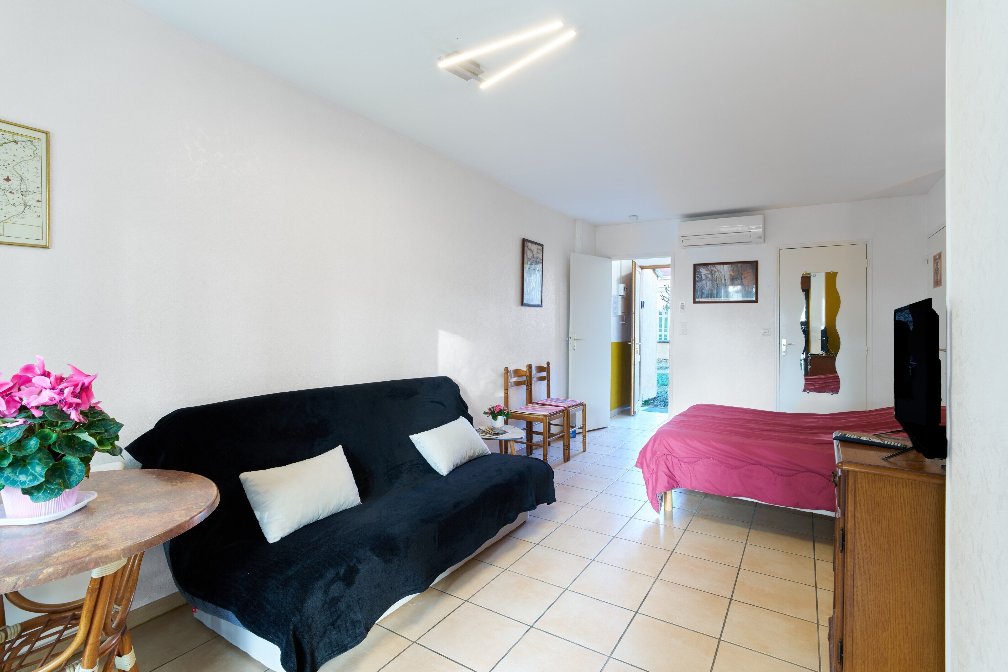 Iron/ironing board, WiFi