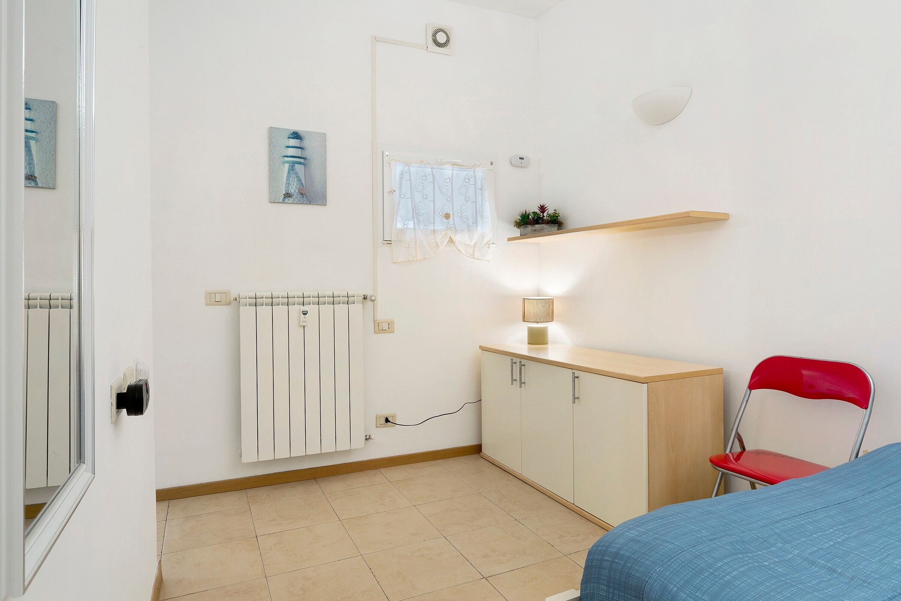 1 habitación, tabla de planchar con plancha y wifi 