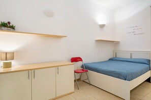 1 dormitorio, tabla de planchar con plancha, wifi