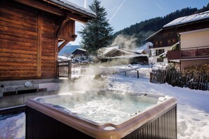 Outdoor spa tub - Simply Morzine - Chalet Petit Central (Morzine)