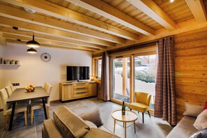 Flat-screen TV, fireplace - Simply Morzine - Chalet Petit Central (Morzine)