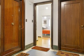 Interior - 'Il Mughetto' Apartment with Balcony, Wi-Fi and Air Conditioning (Rapallo)