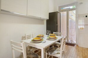 Dining - Apartment 'Casa Mia' with Air Conditioning (Rapallo)