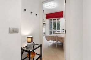 Iron/ironing board, WiFi - Apartment 'Margherita - Seafront' with Balcony, Wi-Fi and Air Conditioning (Rapallo)