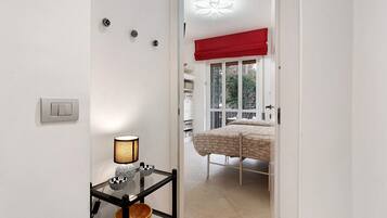 Tabla de planchar con plancha y wifi