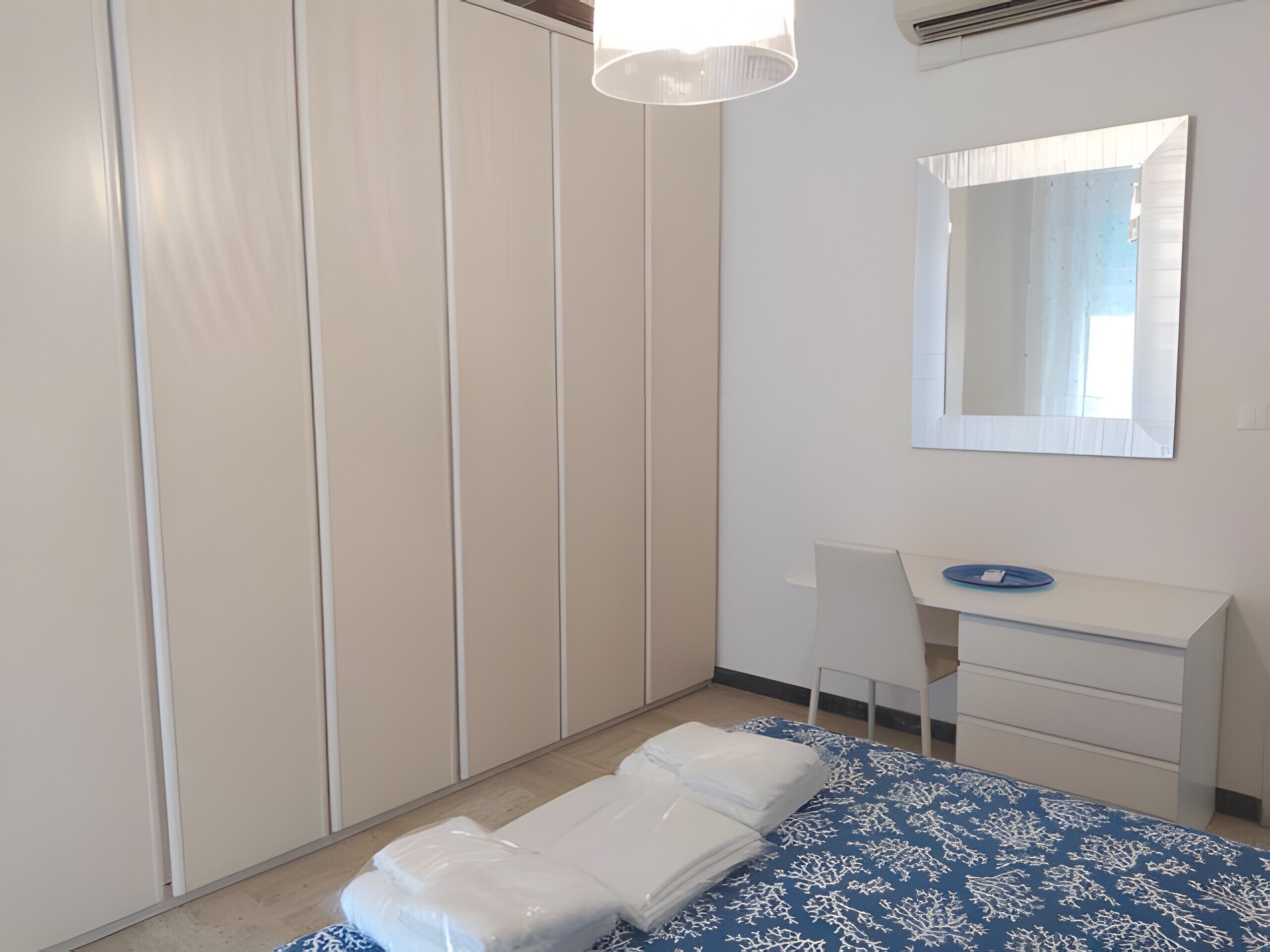 Iron/ironing board, WiFi