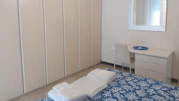 Iron/ironing board, WiFi