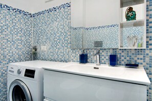 Interior - Apartment 'Gaia' with Wi-Fi and Air Conditioning (Rapallo)