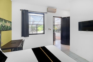 Deluxe Double Room - Hotel O near Trans Studio Theme Park (Kuta)