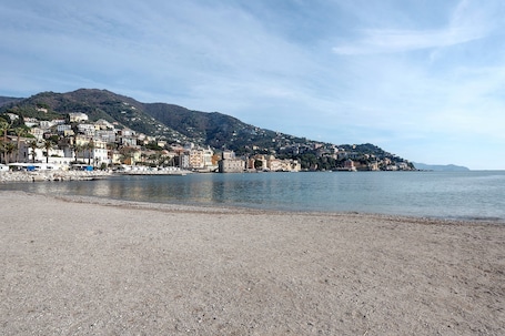 Beach nearby. Apartment 'Solaria' with Balcony, Wi-Fi and Air Conditioning