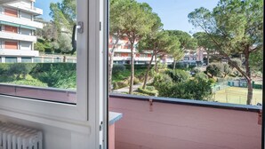 A balcony with a view of a tennis court, trees, and residential buildings. - Apartment 'Solaria' with Balcony, Wi-Fi and Air Conditioning (Rapallo)