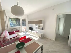 TV - Apartment 'Solaria' with Balcony, Wi-Fi and Air Conditioning (Rapallo)