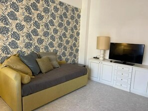 TV - Apartment 'Sweet 16' with Balcony, Wi-Fi and Air Conditioning (Rapallo)