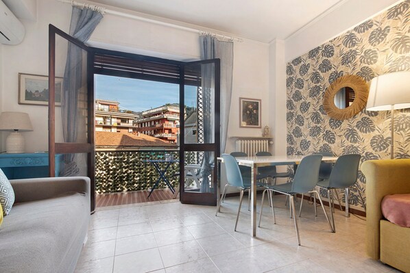TV - Apartment 'Sweet 16' with Balcony, Wi-Fi and Air Conditioning (Rapallo)