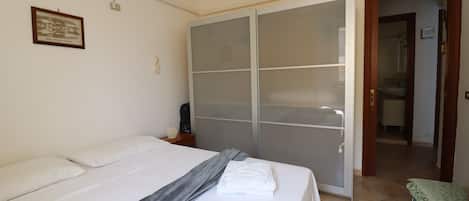 House, 2 Bedrooms, Smoking, Balcony | 3 bedrooms
