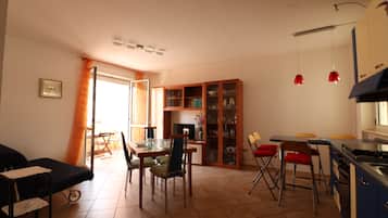 House, 2 Bedrooms, Smoking, Balcony | Living room