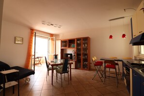 Ferienhaus, 2 Schlafzimmer, Raucher, Balkon | Wohnzimmer