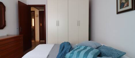 House, 2 Bedrooms, Smoking, Balcony | 3 bedrooms