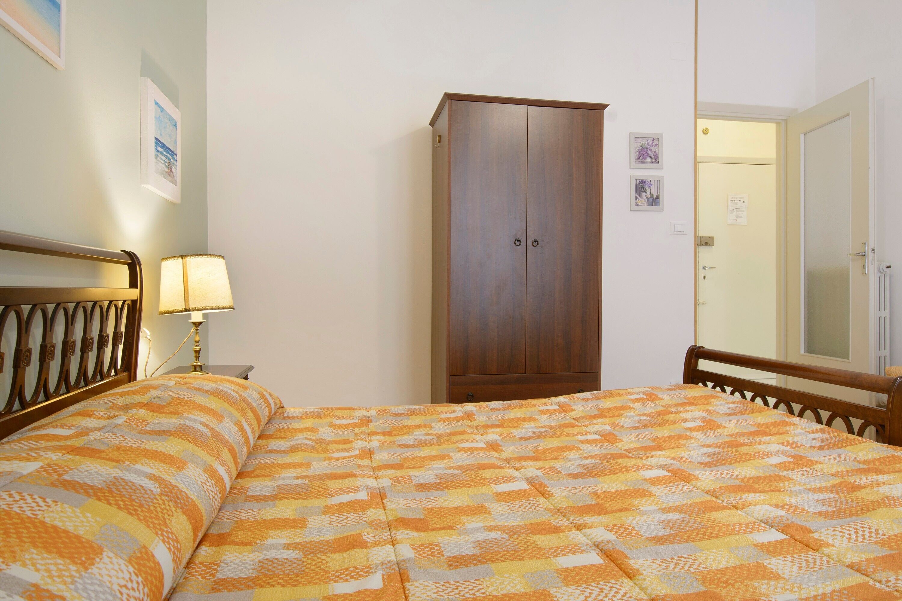 Iron/ironing board, WiFi