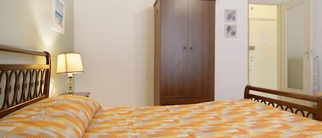 Tabla de planchar con plancha y wifi