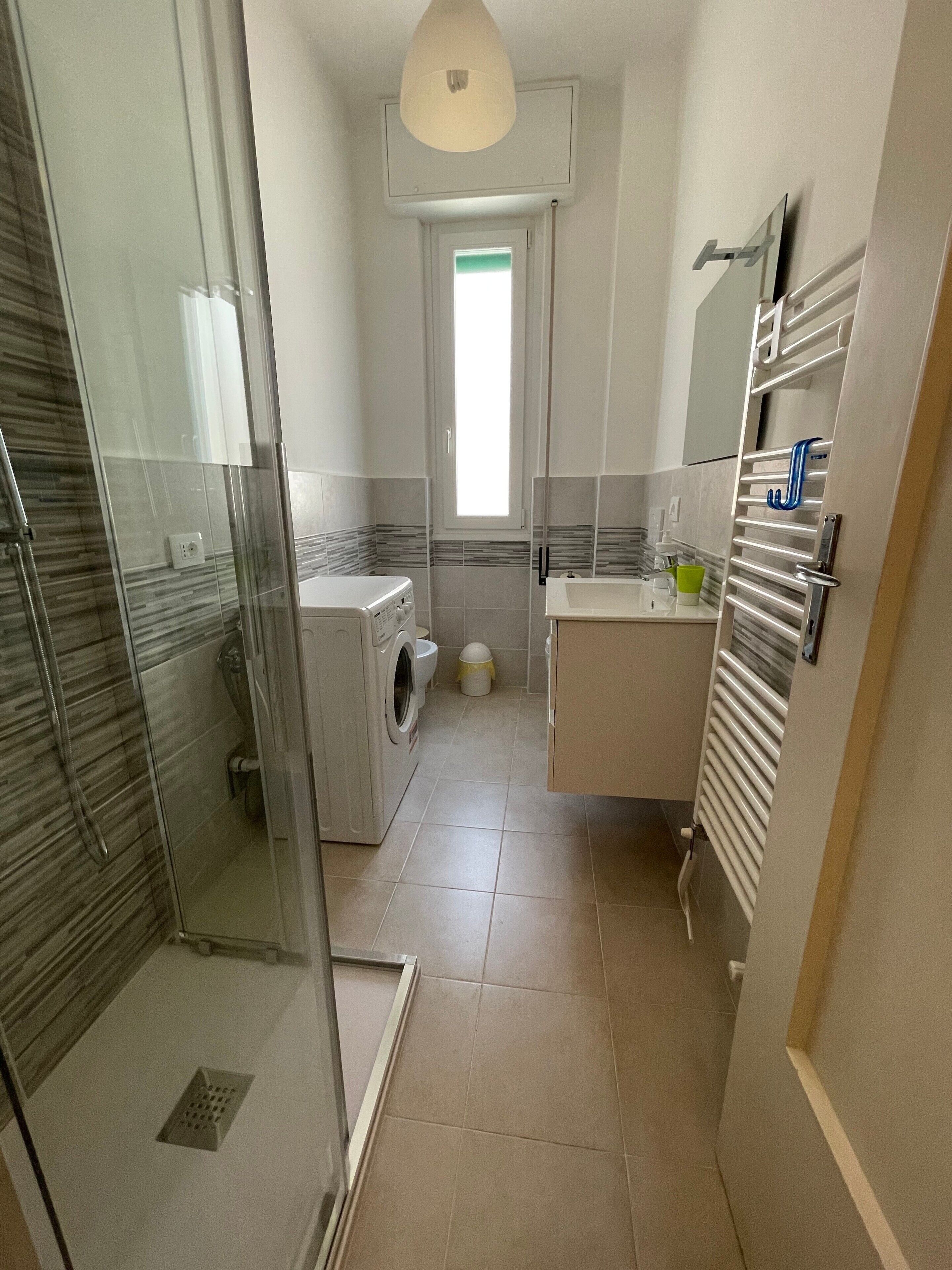 Douche, sèche-cheveux