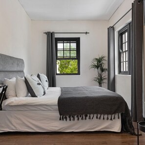 Standard Double Room | Desk, free WiFi - Neon Hyena (Cape Town)