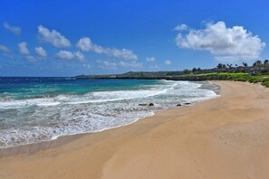 Beach nearby, sun-loungers, beach towels - SUMMER SALE! Updated 1BD, 2BA Partial Ocean Views w Pool - KRV 1812 (Lahaina)
