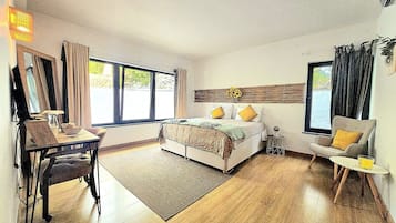 Iron/ironing board, WiFi, bed sheets