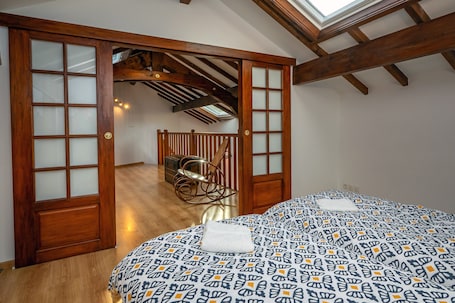 2 bedrooms, WiFi, bed sheets. Apartment 'Chez Lulu' in Brézins, 7 guests, 2 bedrooms