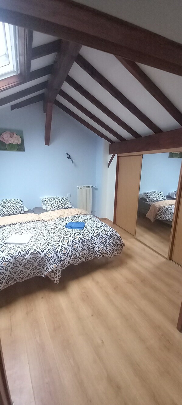 Room - Apartment 'Chez Emile' in Brézins, 7 Guests, 2 Bedrooms (brezins)
