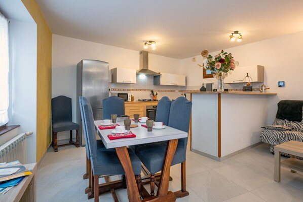 Interior - Apartment 'Chez Lulu' in Brézins, 7 guests, 2 bedrooms (brezins)