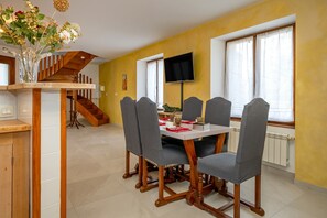 Dining - Apartment 'Chez Lulu' in Brézins, 7 guests, 2 bedrooms (brezins)
