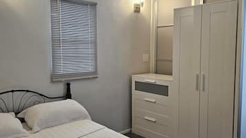 Studio, Non Smoking, Kitchen | Iron/ironing board, free WiFi