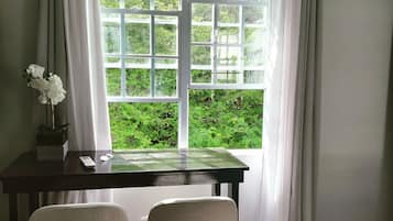 Studio, Non Smoking, Kitchen | Iron/ironing board, free WiFi