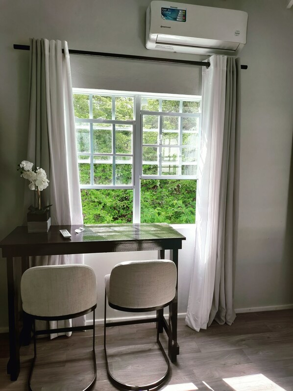 Studio, Non Smoking, Kitchen - Anne's Apartments (Osbourn)