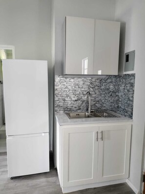 컴포트 더블룸, 주방, 정원 전망 | 전용 주방 | 대용량 냉장고, 전자레인지, 오븐, 쿡탑