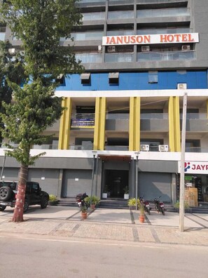 Front of property - Januson Hotel (Gandhinagar)