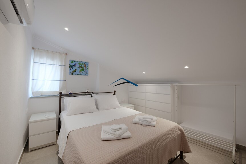Villa Antika, Very Close To The Shops And Restaurants In Korissia, Kea. - Kea