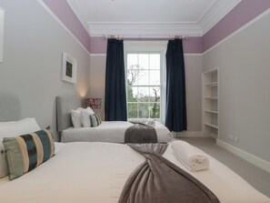 7 bedrooms, individually decorated, individually furnished, free WiFi - Frenchay Park House (Bristol)