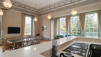 Lavavajillas y utensilios de cocina