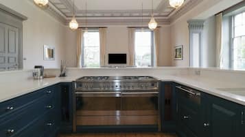 Dishwasher, cookware/dishes/utensils