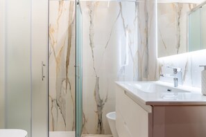 Shower, free toiletries, hair dryer, bidet - Orsanmichele Suite - Florence (Firenze)
