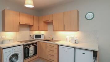 Batterie de cuisine, vaisselle et ustensiles