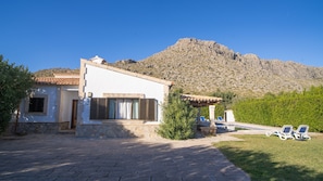 Exterior - Holiday Home 'Villa Cal Peso' with Mountain View, Wi-Fi and Air Conditioning (Illes Balears)