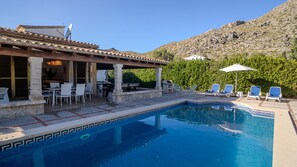 Pool - Holiday Home 'Villa Cal Peso' with Mountain View, Wi-Fi and Air Conditioning (Illes Balears)