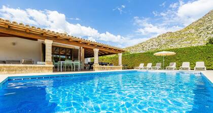 Holiday Home 'Villa Cal Peso' with Mountain View, Wi-Fi and Air Conditioning