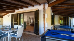 屋外ダイニングエリア